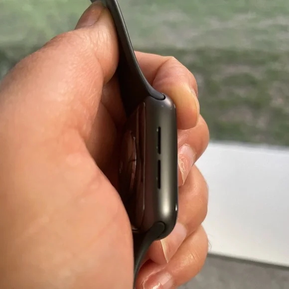 APPLE WATCH SERIES 4 GPS 40MM SPACE GRAY